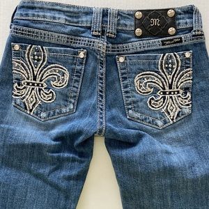 Miss Me Jean Capris Size 27 - Preloved - EUC - Design on back pockets